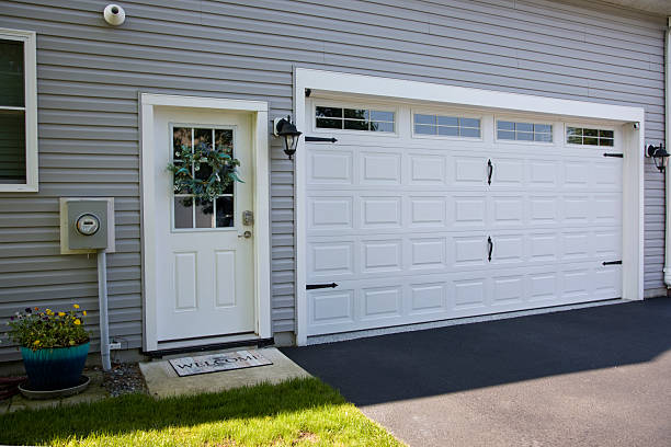 24/7 Emergency Garage Door Panel Replacement experts in De Witt, NY